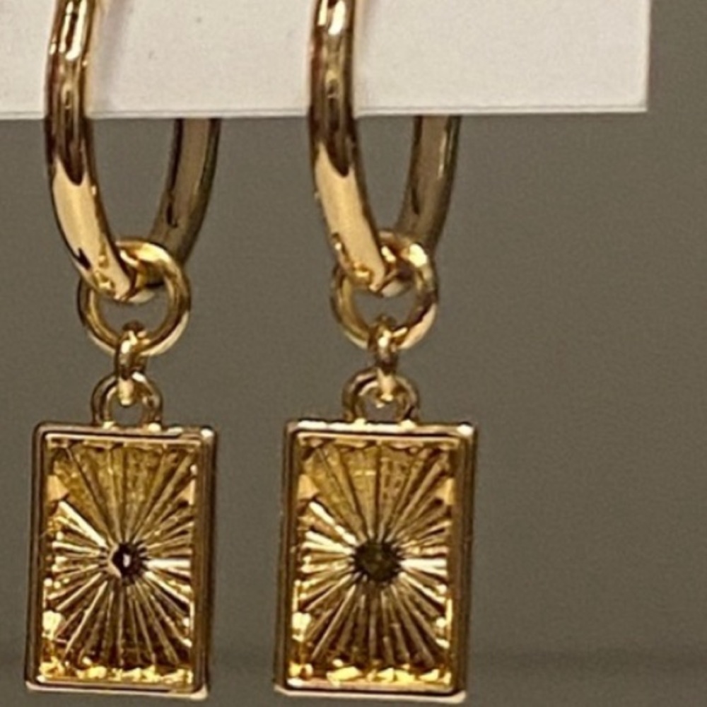 EVERRI Gold Tone Hoop Earring